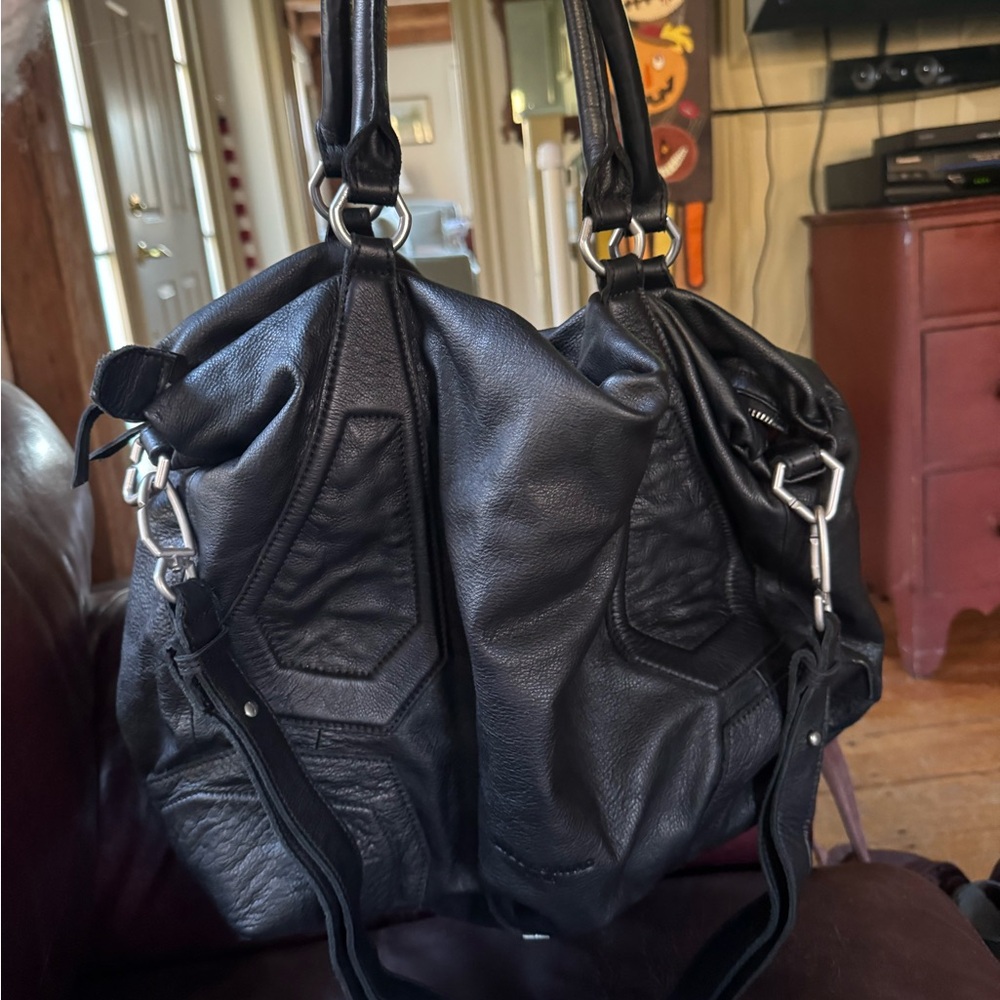 Liebeskind Elegant Black Leather Women's Bag